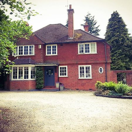 Rosemead Guest House Claygate Exterior photo