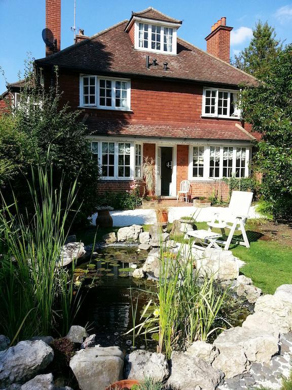 Rosemead Guest House Claygate Exterior photo
