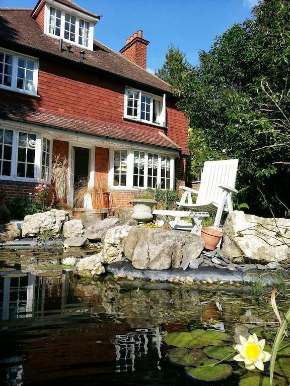 Rosemead Guest House Claygate Exterior photo